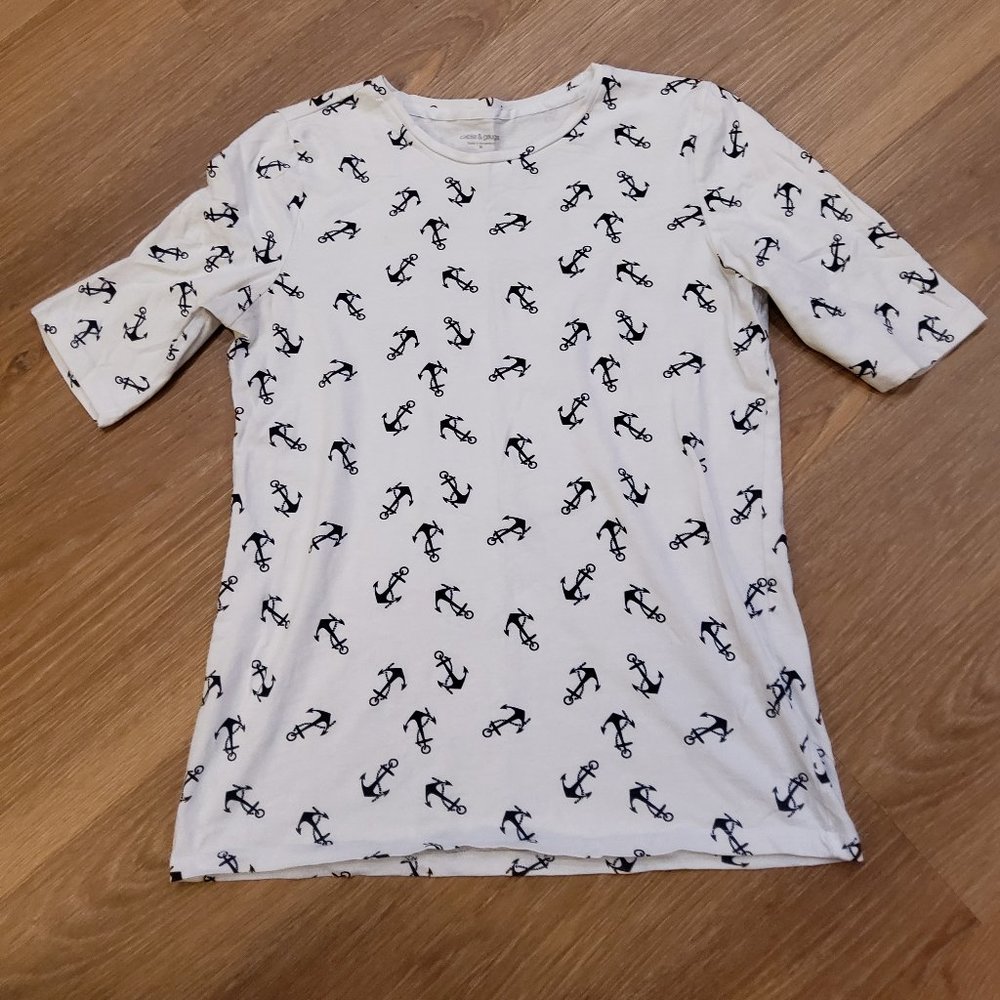 White and blue anchor tee